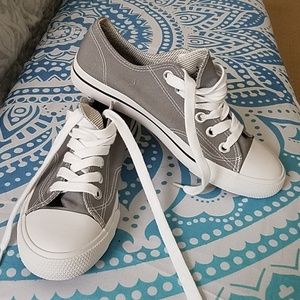 Mossimo sneakers NWOT